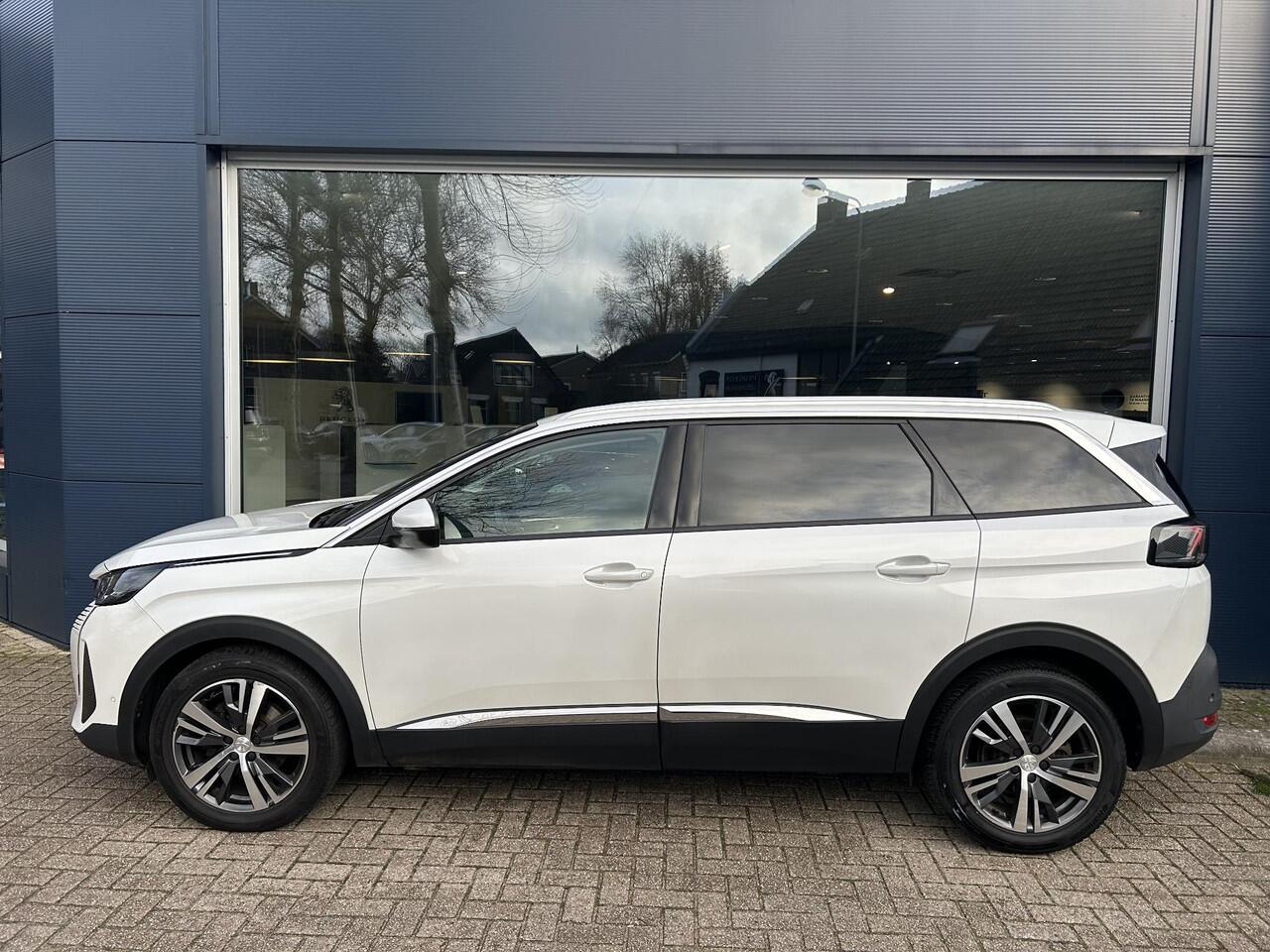 Peugeot 5008 1.2 Turbo 130 PK Allure Pack | Trekhaak | 7-Zitplaatsen | Navigatie | Full LED Verlichting | Stoelverwarming | Keyless Entry & Start | Electrische Achterklep | Climate Control | Adaptieve Cruise Control | 18" Lichtmetalen Velgen | Camera | Dode Hoek Detec