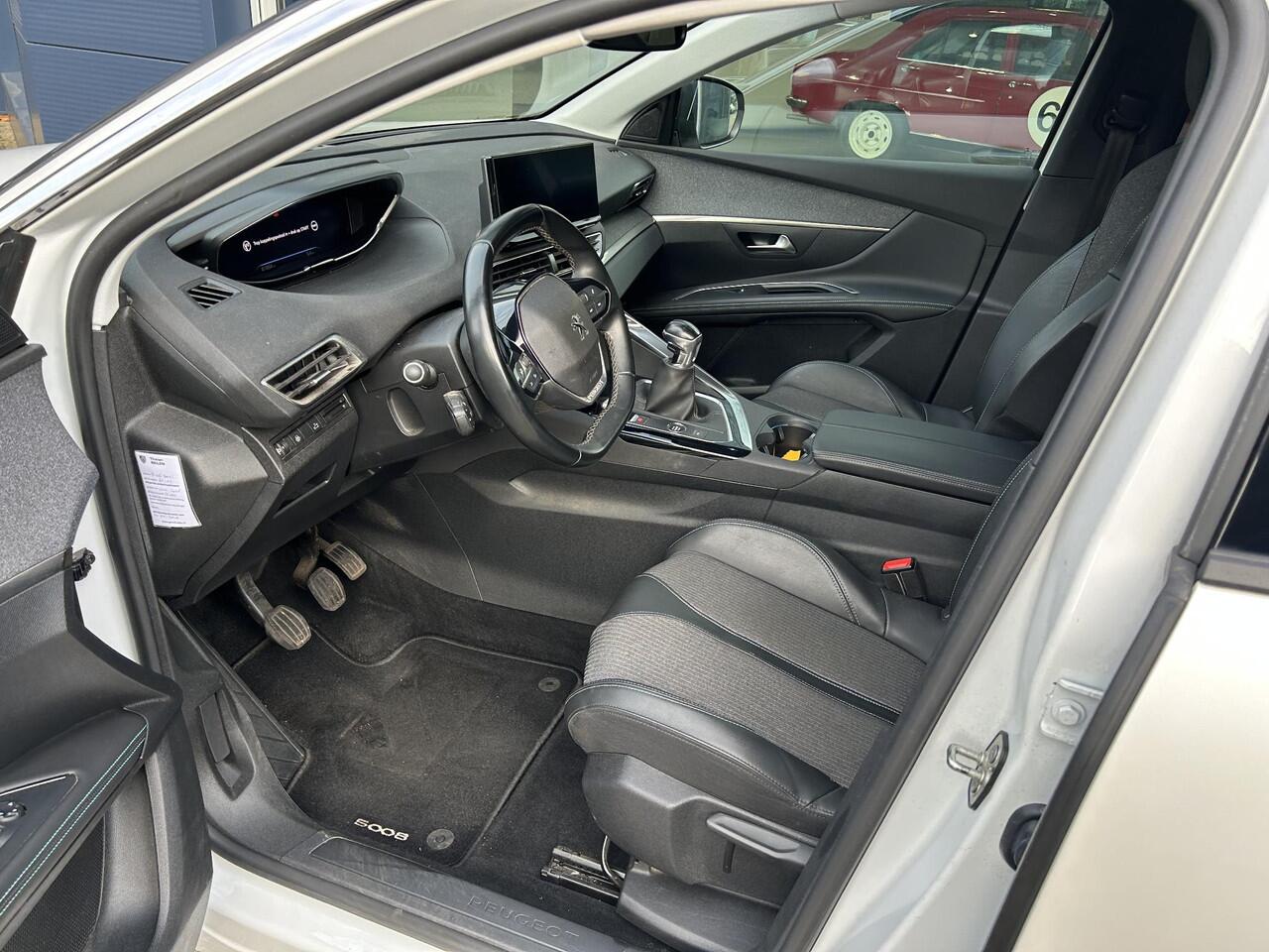 Peugeot 5008 1.2 Turbo 130 PK Allure Pack | Trekhaak | 7-Zitplaatsen | Navigatie | Full LED Verlichting | Stoelverwarming | Keyless Entry & Start | Electrische Achterklep | Climate Control | Adaptieve Cruise Control | 18" Lichtmetalen Velgen | Camera | Dode Hoek Detec