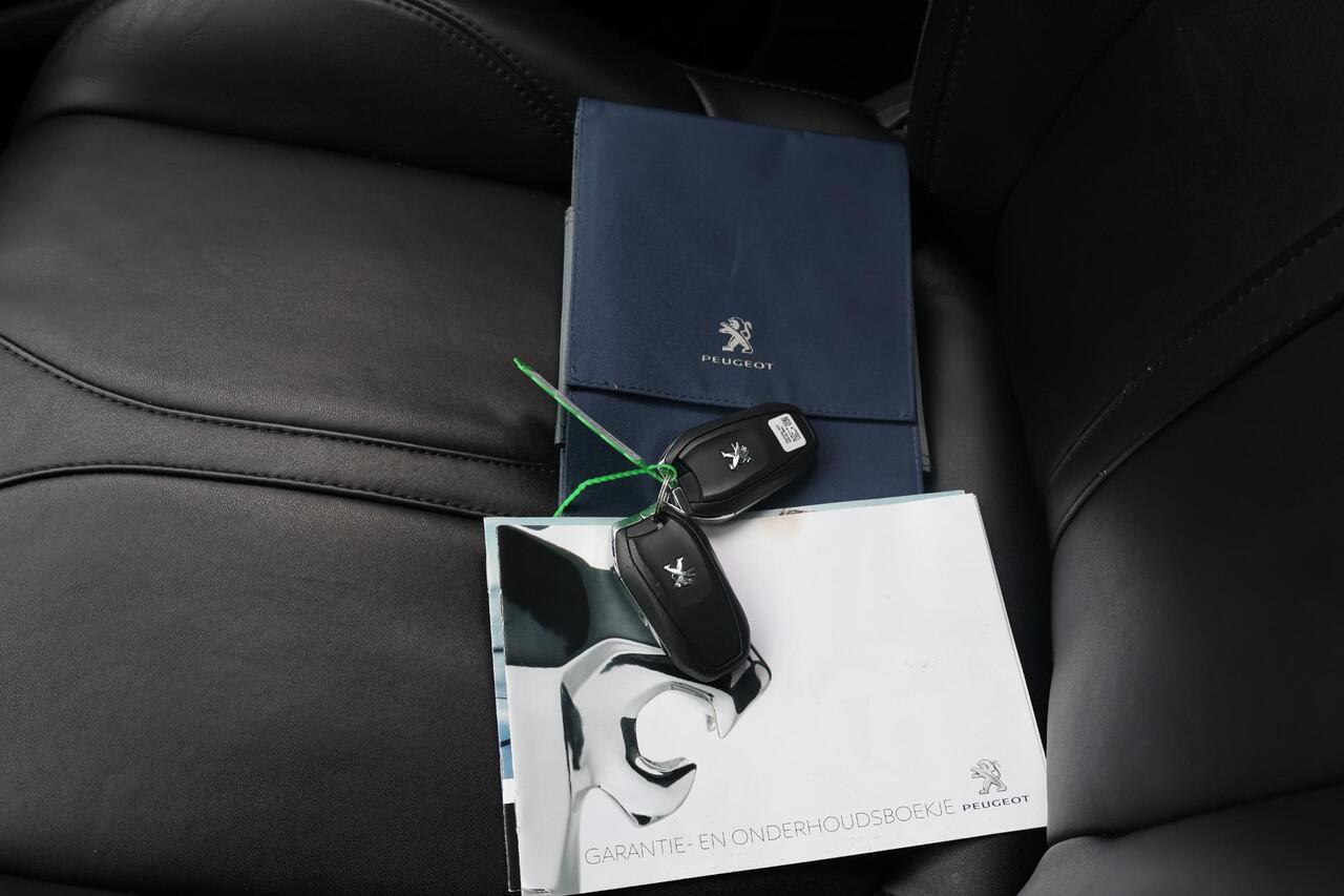 Peugeot 5008 1.2 Active 1e Eigenaar | NL-Auto | Dealer Onderh | 7-Persoons | Trekhaak | Leder | Camera | Dakdrager-set | Navi | Stoelverwarming | PDC | DAB Radio