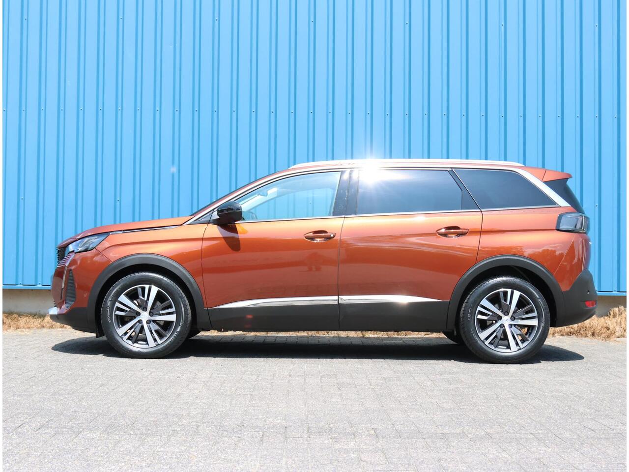Peugeot 5008 130PK Allure Pack | AppleCarPlay/AndroidAuto | Adaptive Cruise Control | Climate Control | FULL LED | Trekhaak | 7 persoons | Stoelverwarming | Navigatie | AUTOMAAT |
