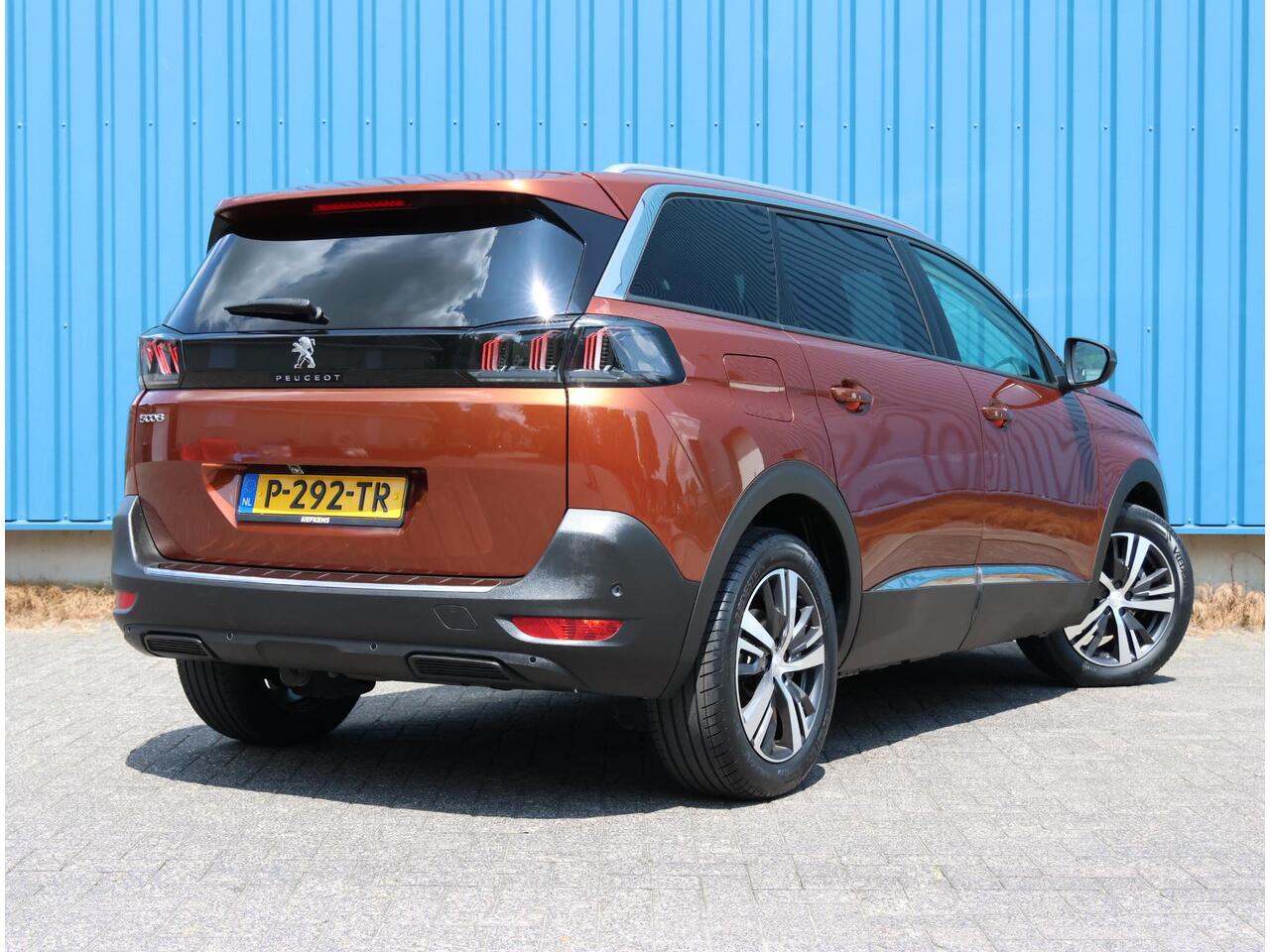 Peugeot 5008 130PK Allure Pack | AppleCarPlay/AndroidAuto | Adaptive Cruise Control | Climate Control | FULL LED | Trekhaak | 7 persoons | Stoelverwarming | Navigatie | AUTOMAAT |