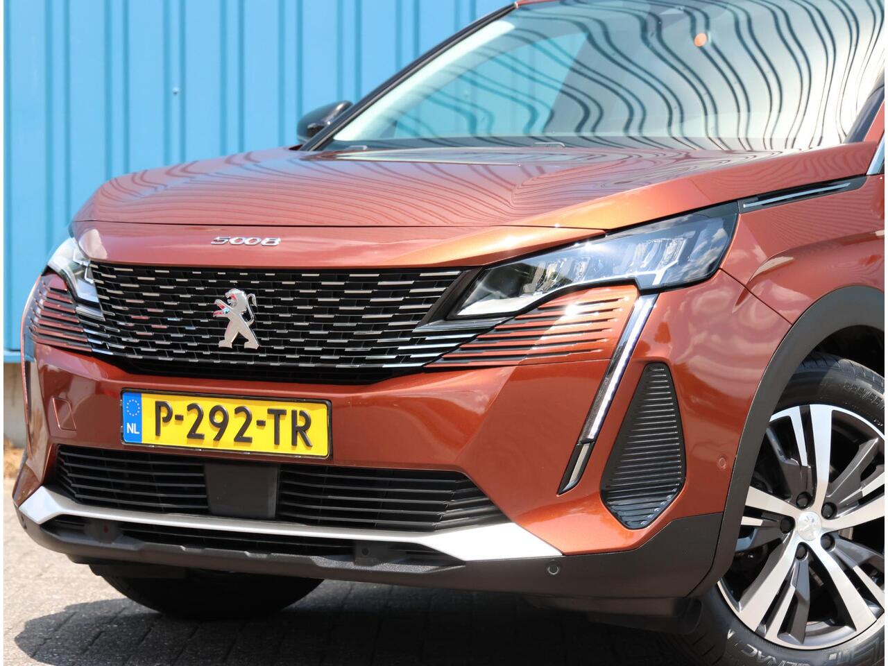 Peugeot 5008 130PK Allure Pack | AppleCarPlay/AndroidAuto | Adaptive Cruise Control | Climate Control | FULL LED | Trekhaak | 7 persoons | Stoelverwarming | Navigatie | AUTOMAAT |