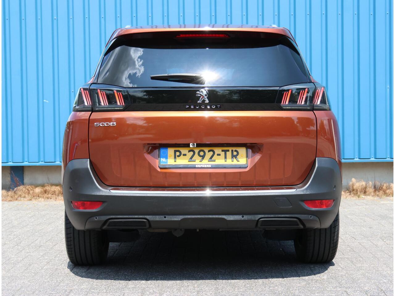 Peugeot 5008 130PK Allure Pack | AppleCarPlay/AndroidAuto | Adaptive Cruise Control | Climate Control | FULL LED | Trekhaak | 7 persoons | Stoelverwarming | Navigatie | AUTOMAAT |
