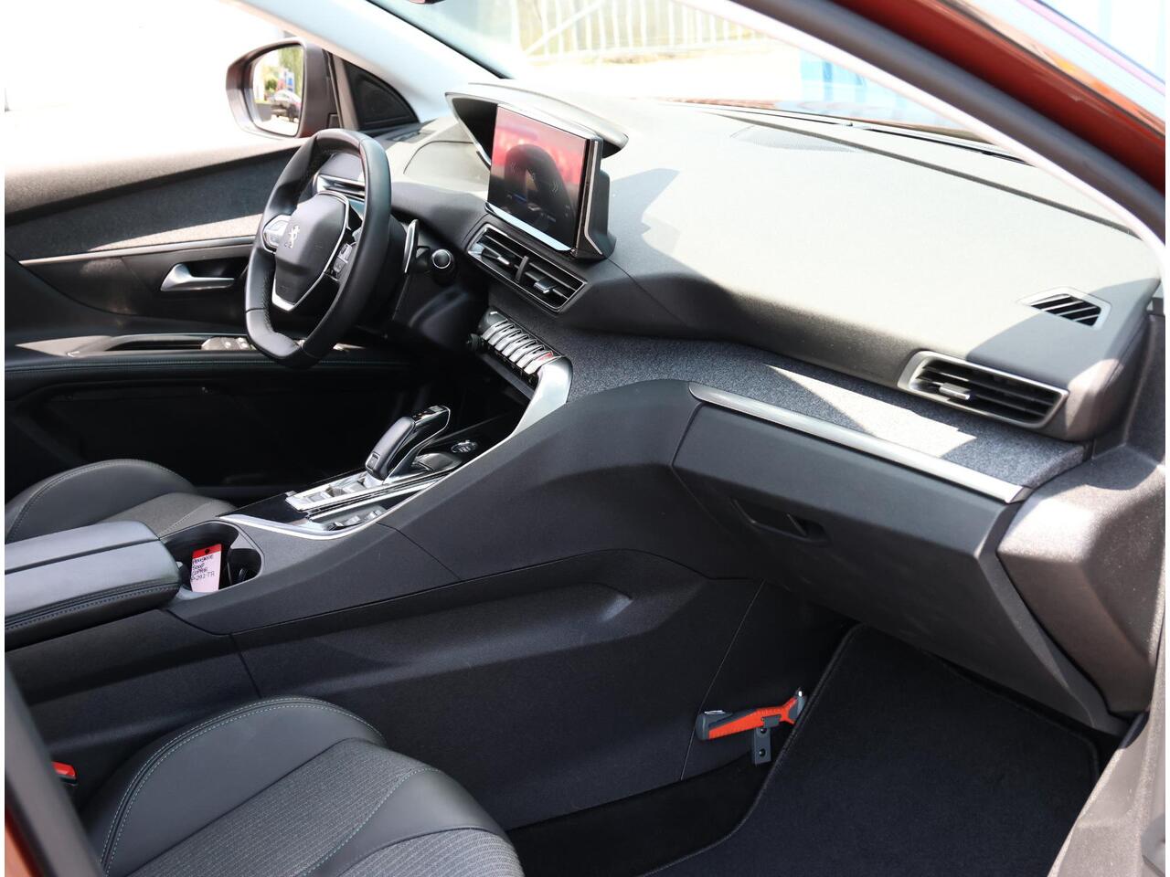 Peugeot 5008 130PK Allure Pack | AppleCarPlay/AndroidAuto | Adaptive Cruise Control | Climate Control | FULL LED | Trekhaak | 7 persoons | Stoelverwarming | Navigatie | AUTOMAAT |