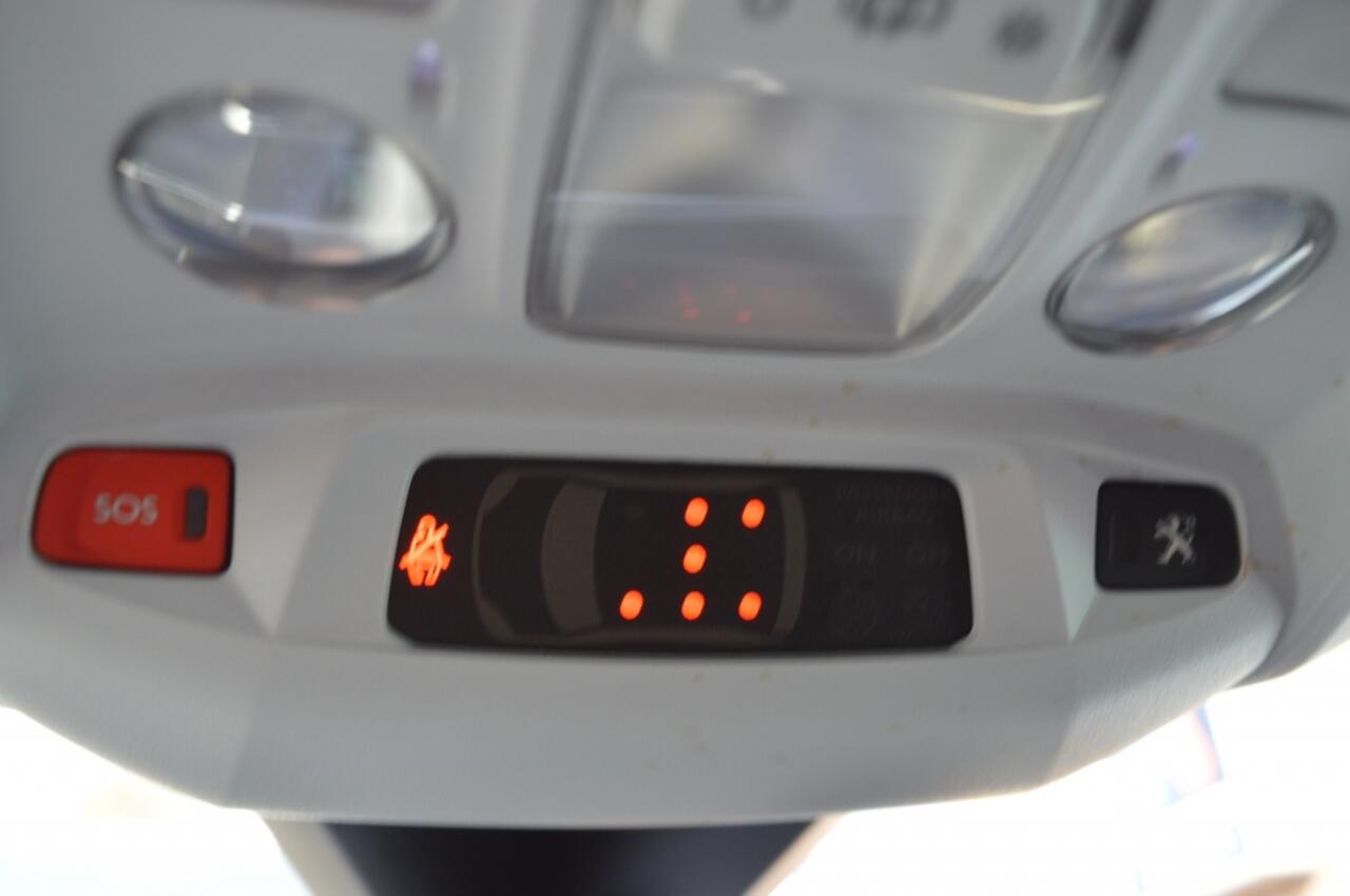 Peugeot 5008 zitplaatsen, Camera voor en 1.2 PureTech Allure