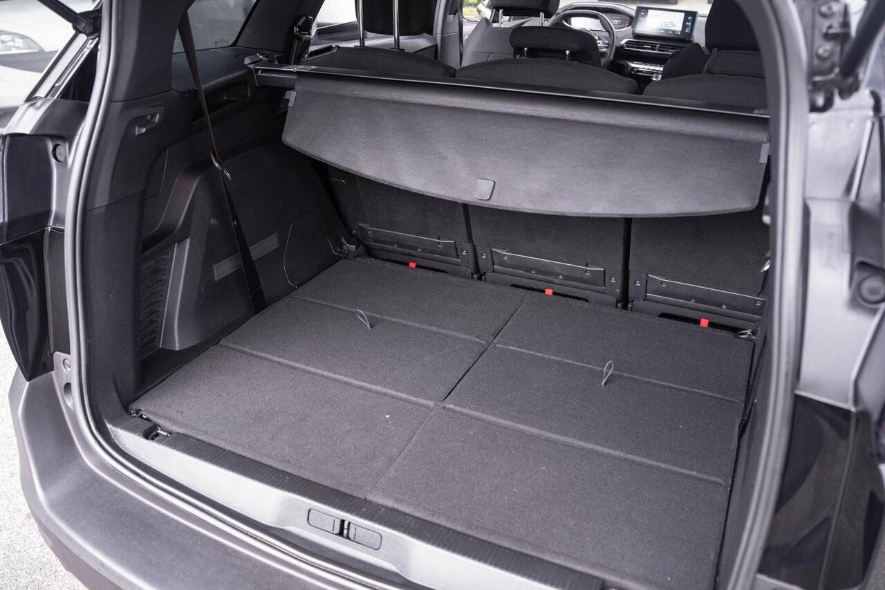 Peugeot 5008 1.5 HDI 7-pers. climate-controle cruise-controle LED-verlichting 17"-lmv PDC achter private-glas Navigatie camera dakrails STYLE-Pack