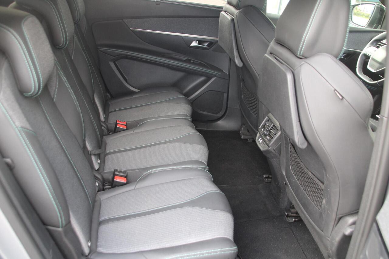 Peugeot 5008 1.2 PureTech 130pk Allure Pack Automaat 7-zits Navi Carplay Camera PDC V+A