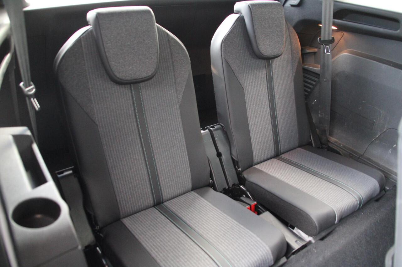 Peugeot 5008 1.2 PureTech 130pk Allure Pack Automaat 7-zits Navi Carplay Camera PDC V+A