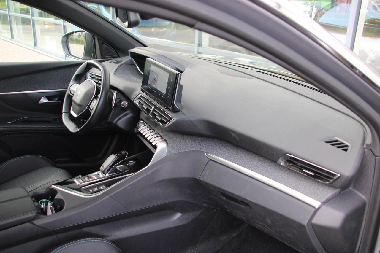 Peugeot 5008 1.2 PureTech 130pk Allure Pack Automaat 7-zits Navi Carplay Camera PDC V+A