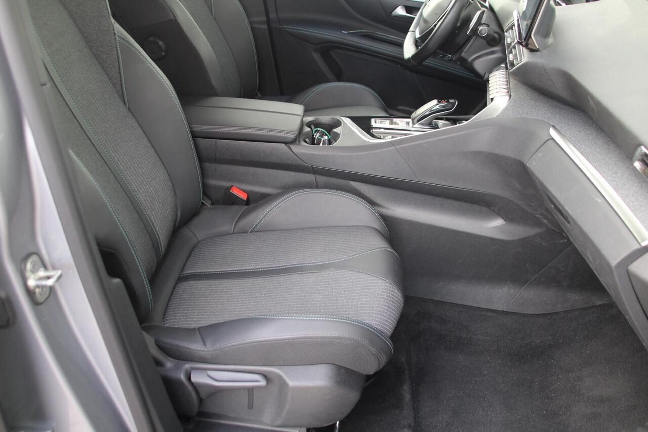 Peugeot 5008 1.2 PureTech 130pk Allure Pack Automaat 7-zits Navi Carplay Camera PDC V+A