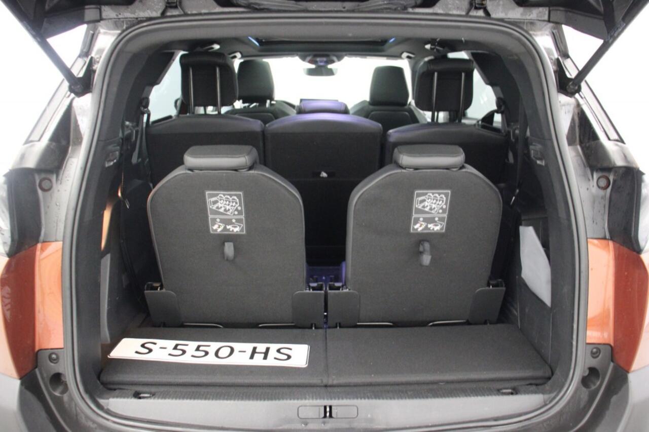 Peugeot 5008 1.2 PureTech GT-Line 7 Persoons - Panorama, Trekhaak, Digitaal Cockpit, Carplay, half leer,