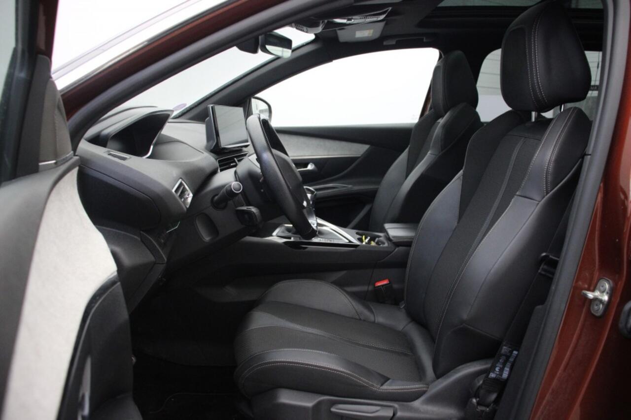 Peugeot 5008 1.2 PureTech GT-Line 7 Persoons - Panorama, Trekhaak, Digitaal Cockpit, Carplay, half leer,