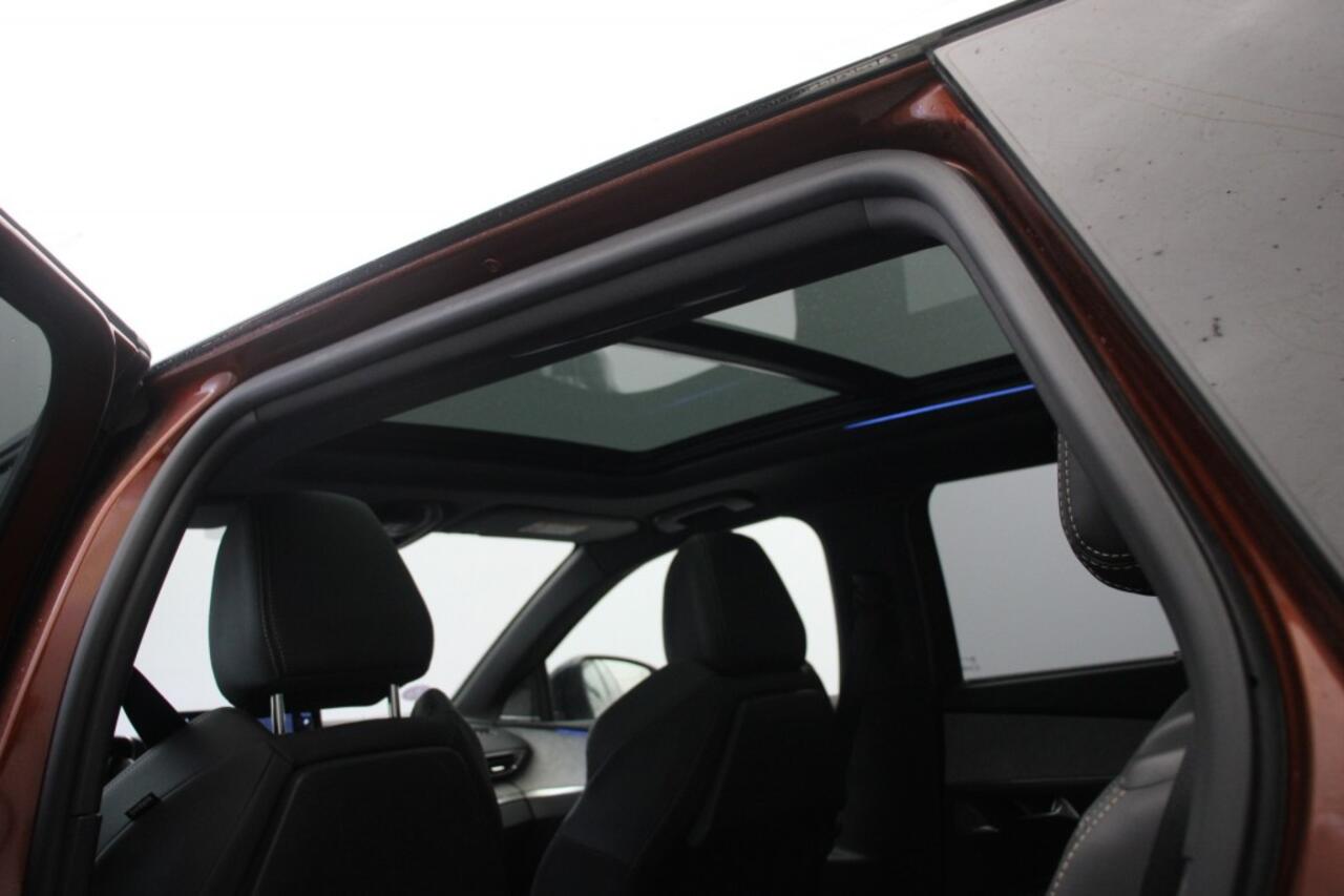 Peugeot 5008 1.2 PureTech GT-Line 7 Persoons - Panorama, Trekhaak, Digitaal Cockpit, Carplay, half leer,