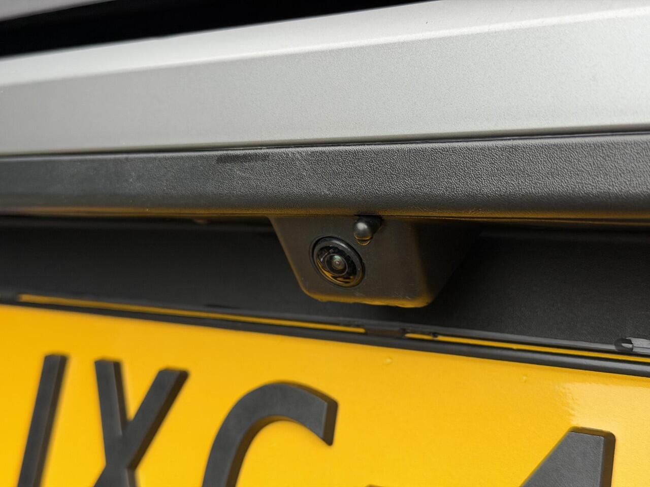 Peugeot 5008 GT 1.2 Hybrid 145PK e-DCS6 Automaat Navigatie, Achteruitrijcamera, Keyless, Stoel & Stuurwielverwarming, Elektrische Achterklep, Parkeersensoren