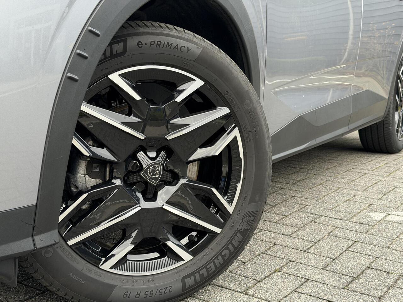 Peugeot 5008 GT 1.2 Hybrid 145PK e-DCS6 Automaat Navigatie, Achteruitrijcamera, Keyless, Stoel & Stuurwielverwarming, Elektrische Achterklep, Parkeersensoren