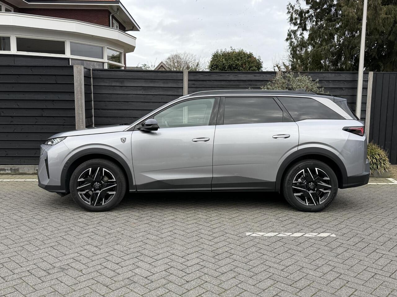 Peugeot 5008 GT 1.2 Hybrid 145PK e-DCS6 Automaat Navigatie, Achteruitrijcamera, Keyless, Stoel & Stuurwielverwarming, Elektrische Achterklep, Parkeersensoren