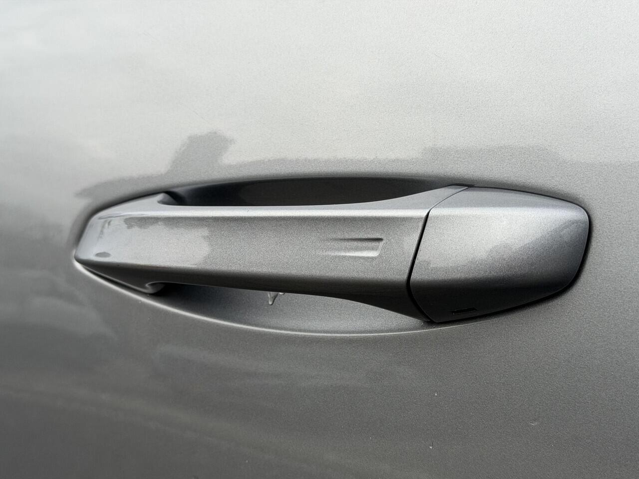 Peugeot 5008 GT 1.2 Hybrid 145PK e-DCS6 Automaat Navigatie, Achteruitrijcamera, Keyless, Stoel & Stuurwielverwarming, Elektrische Achterklep, Parkeersensoren