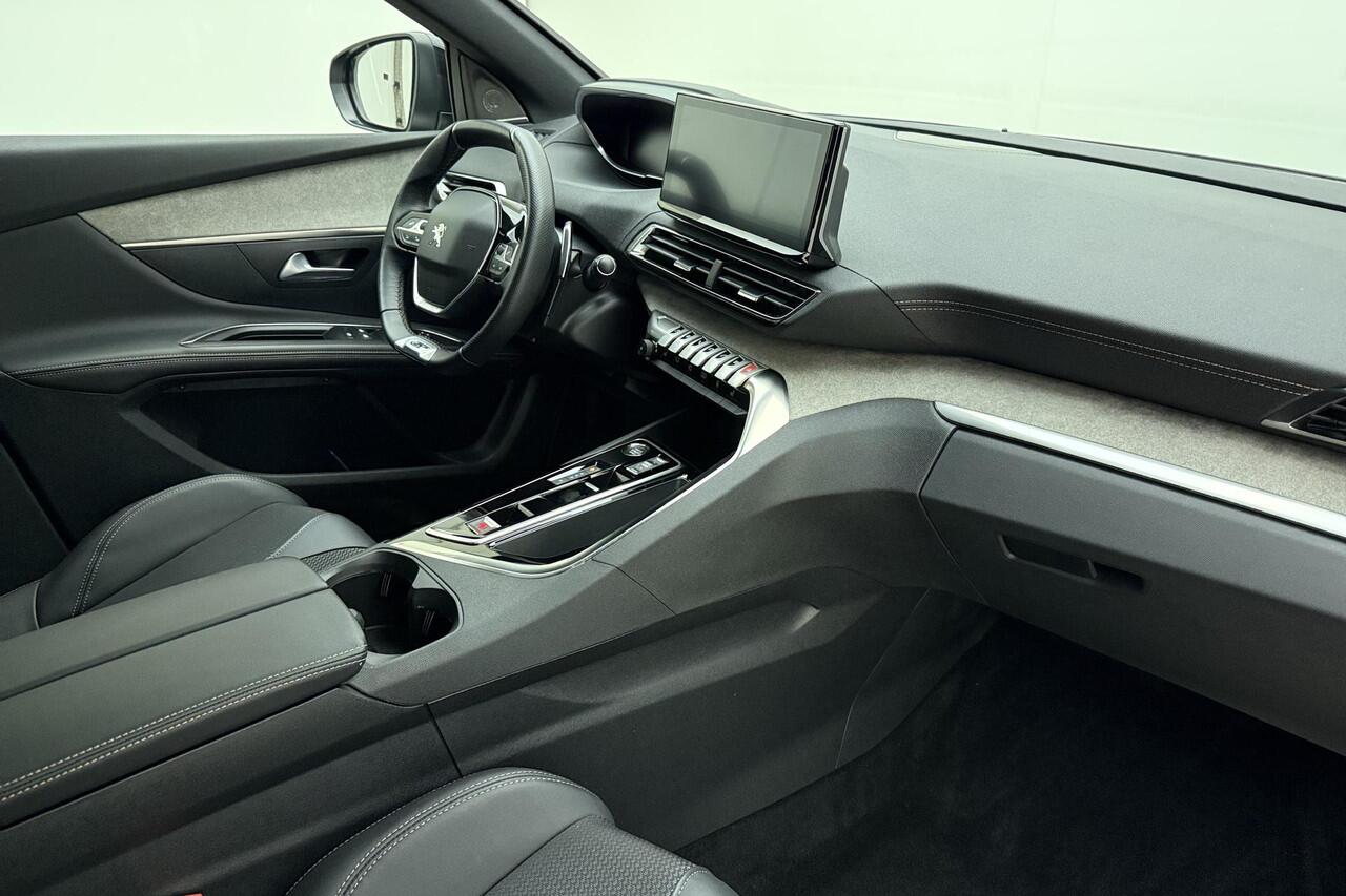 Peugeot 5008 1.2 Hybrid 136 GT | Focal Audio | Elektrische Achterklep | Camera voor + Achter | Navigatie | Climate & Cruise Control | Stoelverarming |