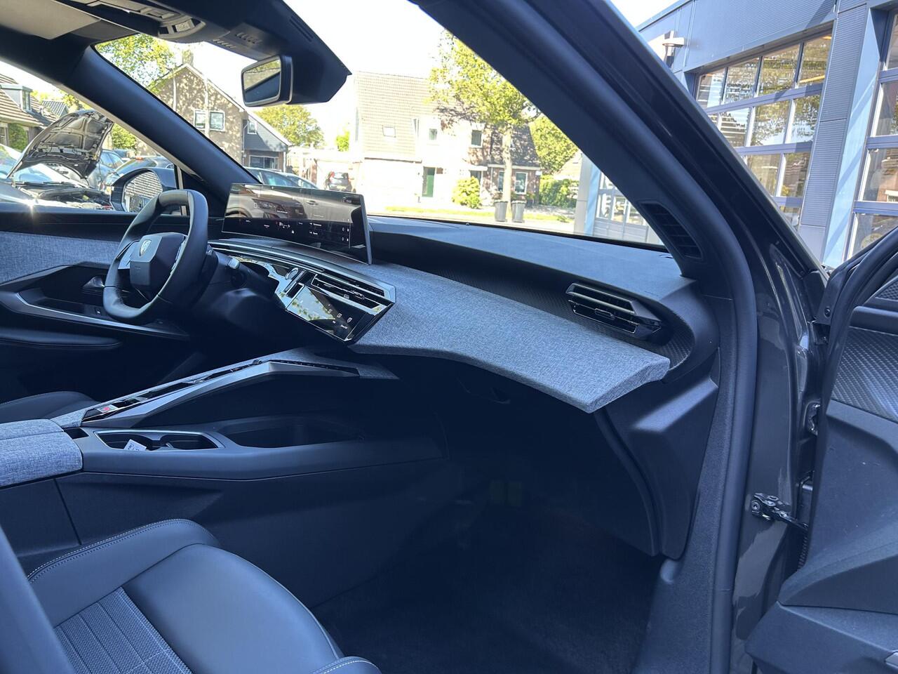 Peugeot 5008 1.2 Hybrid 145 PK Allure Automaat | Demo van 2025 | Afneembare Trekhaak | AGR Stoelen | Pack Vision | 360-graden Camera | Adaptieve Cruise Control | Full-LED Koplampen | 7-Persoons | Stoelverwarming | Pack Navigatie | All Season Banden.