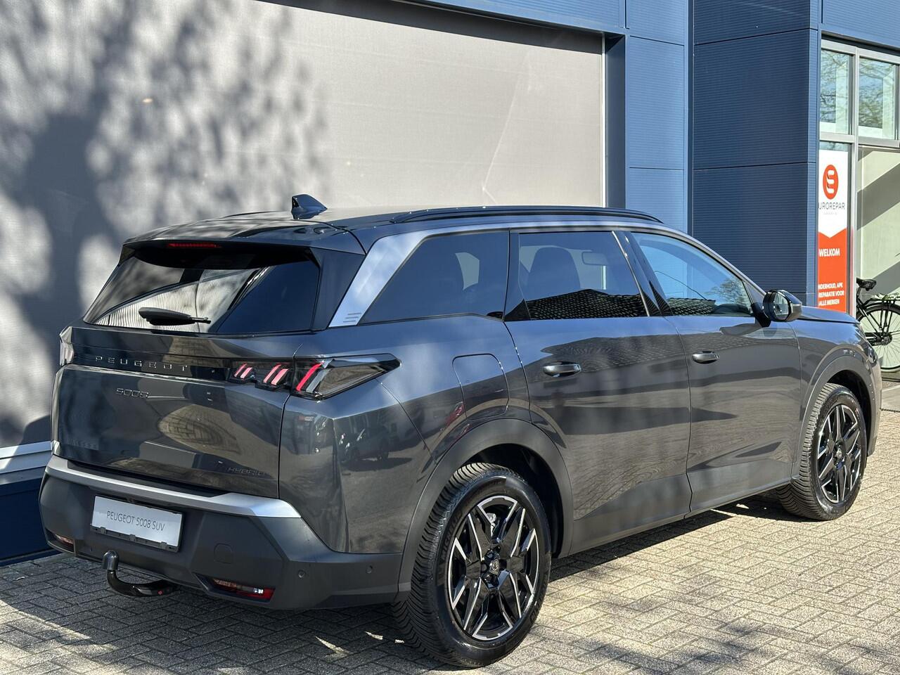 Peugeot 5008 1.2 Hybrid 145 PK Allure Automaat | Demo van 2025 | Afneembare Trekhaak | AGR Stoelen | Pack Vision | 360-graden Camera | Adaptieve Cruise Control | Full-LED Koplampen | 7-Persoons | Stoelverwarming | Pack Navigatie | All Season Banden.