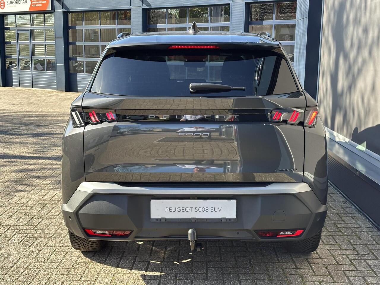 Peugeot 5008 1.2 Hybrid 145 PK Allure Automaat | Demo van 2025 | Afneembare Trekhaak | AGR Stoelen | Pack Vision | 360-graden Camera | Adaptieve Cruise Control | Full-LED Koplampen | 7-Persoons | Stoelverwarming | Pack Navigatie | All Season Banden.