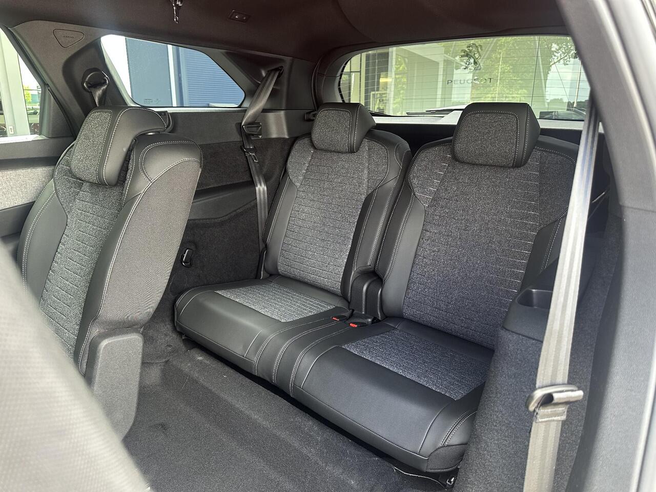 Peugeot 5008 1.2 Hybrid 145 Allure | 360 Parkeercamera/-sensoren | Adaptieve Cruise Control | Navigatie | Draadloze telefoonlader | Climate Control | Stuurverwarming | Draadloze Apple Carplay/Android Auto | Full LED | LM velgen |