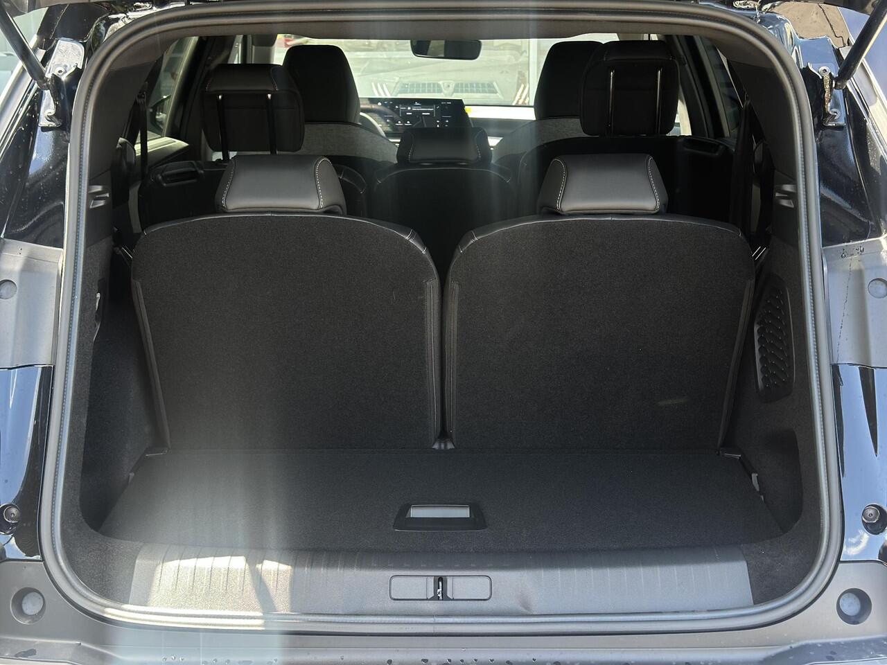 Peugeot 5008 1.2 Hybrid 145 Allure | 360 Parkeercamera/-sensoren | Adaptieve Cruise Control | Navigatie | Draadloze telefoonlader | Climate Control | Stuurverwarming | Draadloze Apple Carplay/Android Auto | Full LED | LM velgen |