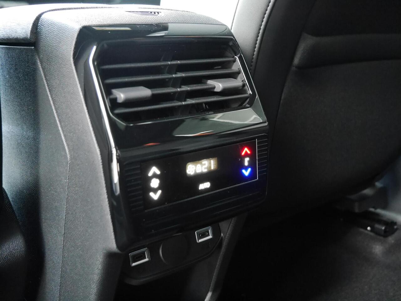 Peugeot 5008 1.2 Hybrid 136 Allure | Nieuwe auto | 7 zits | Rondom camera | Draadloze telefoonoplader | Stoel en stuurverwarming | Draadloze apple carplay & android auto | Led verlichting | Adaptive cruise control