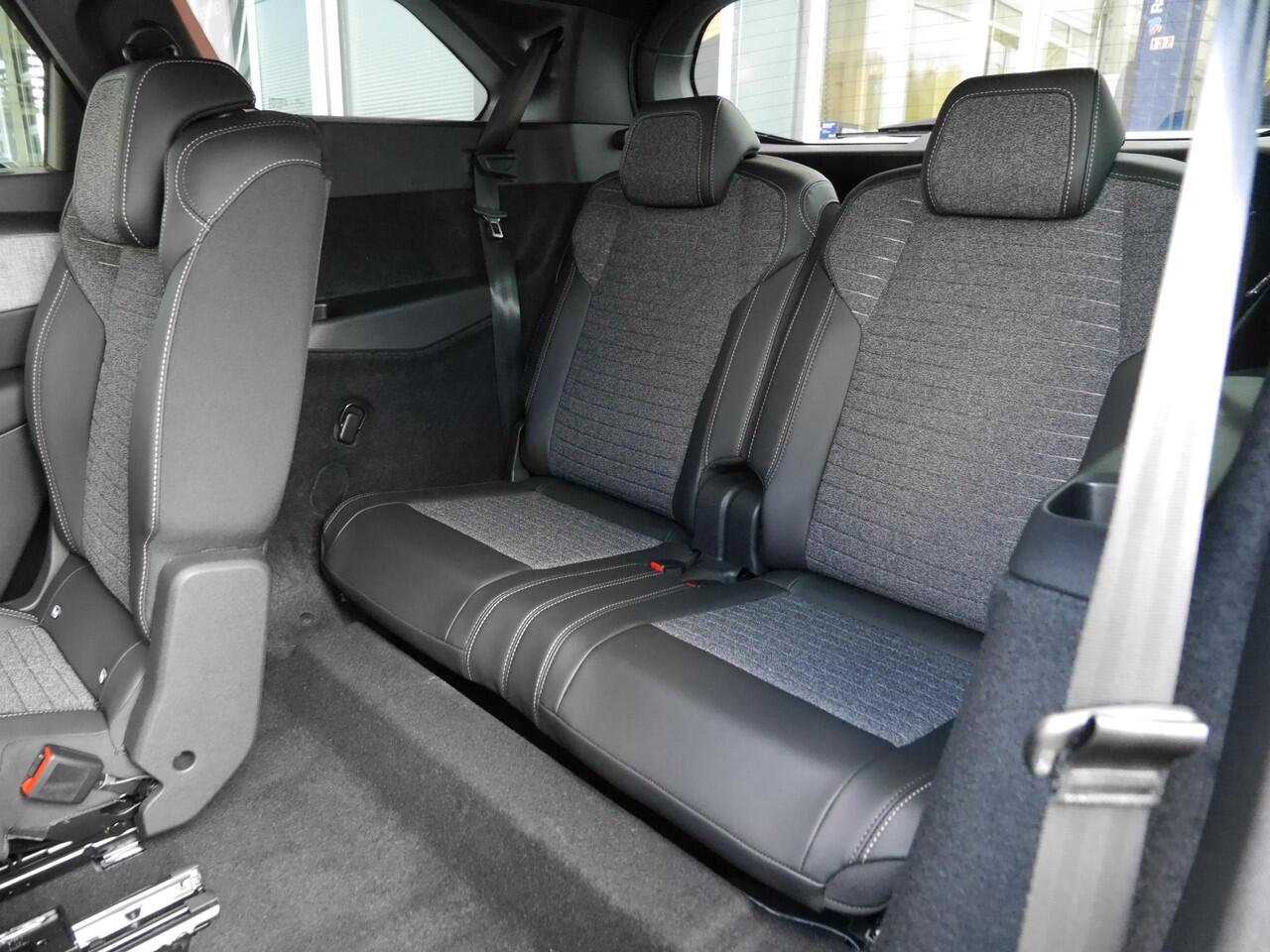 Peugeot 5008 1.2 Hybrid 136 Allure | Nieuwe auto | 7 zits | Rondom camera | Draadloze telefoonoplader | Stoel en stuurverwarming | Draadloze apple carplay & android auto | Led verlichting | Adaptive cruise control