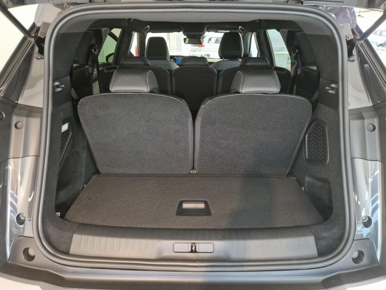 Peugeot 5008 1.6 Plug-in Hybrid 195 Allure 7,4 kW | Trekhaak | Seat Pack | Panoramic Navigation Pack | 360 Vision & Drive Assist Pack