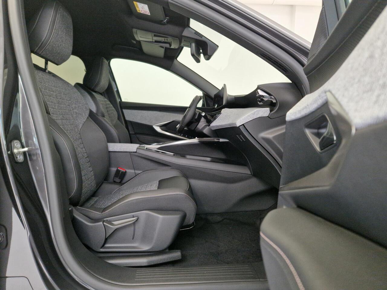 Peugeot 5008 1.6 Plug-in Hybrid 195 Allure 7,4 kW | Trekhaak | Seat Pack | Panoramic Navigation Pack | 360 Vision & Drive Assist Pack