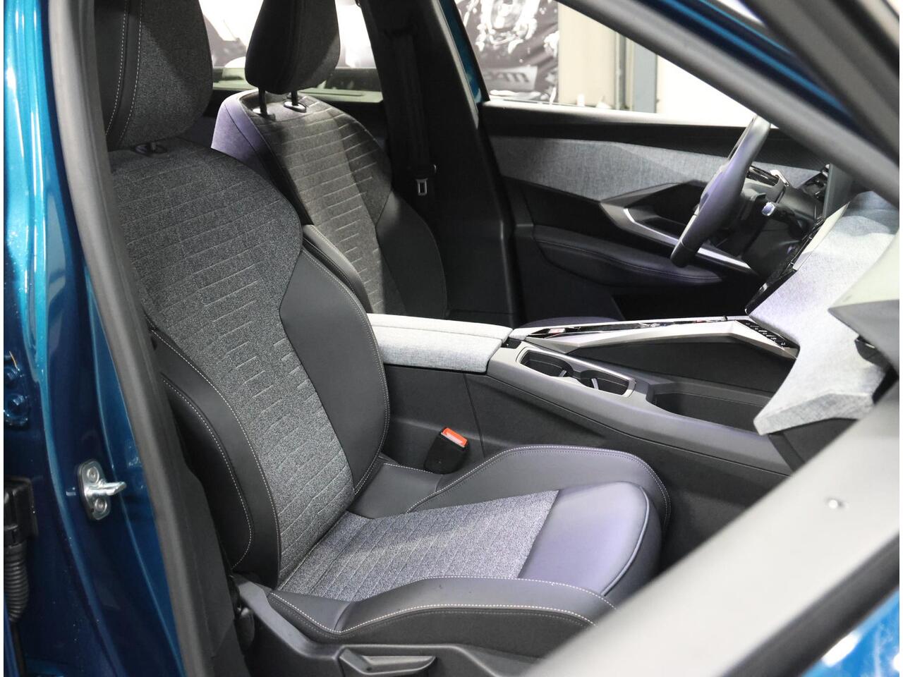 Peugeot 5008 e-5008 Allure Avantage 73 kWh 210PK | 1ste eigenaar | AUTOMAAT | AppleCarPlay/AndroidAuto | Adaptive Cruise Control | Camera | Sfeerverlichting | Virt.Cockpit | Keyless | Isofix | Privacy Glass | Parkeersensoren |