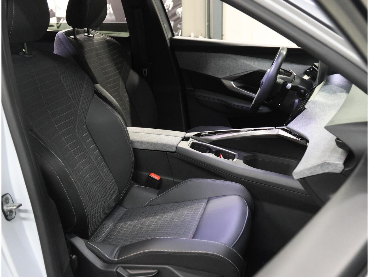 Peugeot 5008 e-5008 Allure Avantage 73 kWh 210PK | 1ste eigenaar | ACCURAPPORT | AUTOMAAT | AppleCarPlay/AndroidAuto | Adaptive Cruise Control | 360'Camera | Navigatie | Virt.Cockpit | Keyless | Isofix | Privacy Glass | Parkeersensoren |