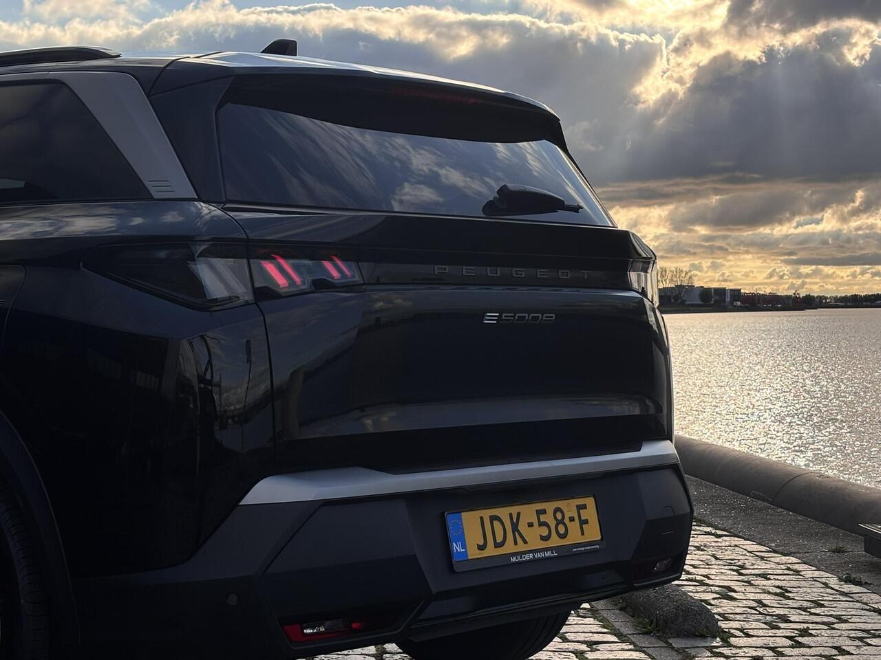 Peugeot 5008 e-5008 Allure Avantage 73kWh 210pk | TREKHAAK | KEYLESS | 17% BIJTELLING! |