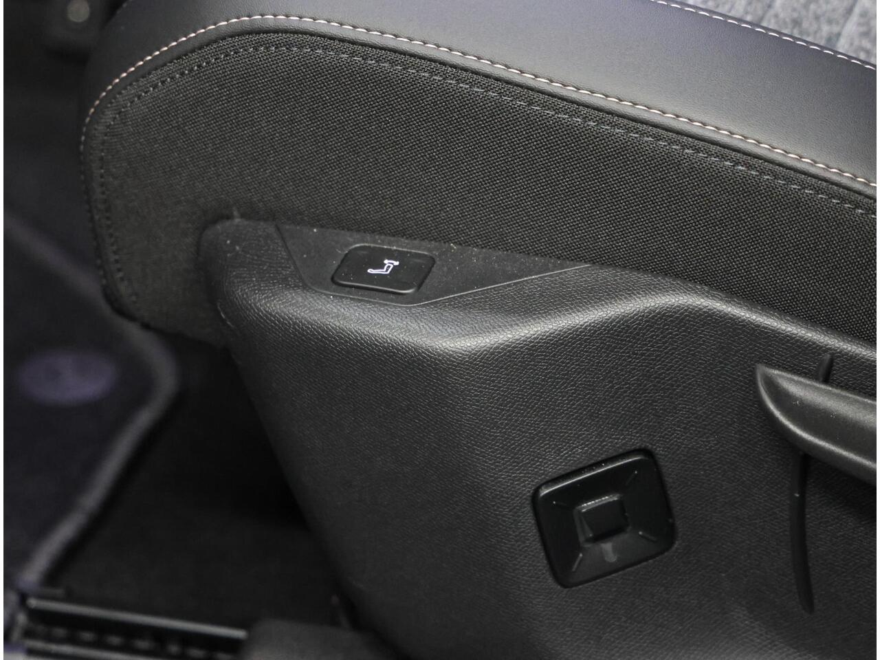 Peugeot 5008 e-5008 Allure Avantage 73 kWh 210PK | 1ste eigenaar | AUTOMAAT | AppleCarPlay/AndroidAuto | Adaptive Cruise Control | Camera | Sfeerverlichting | Virt.Cockpit | Keyless | Isofix | Privacy Glass | Parkeersensoren |