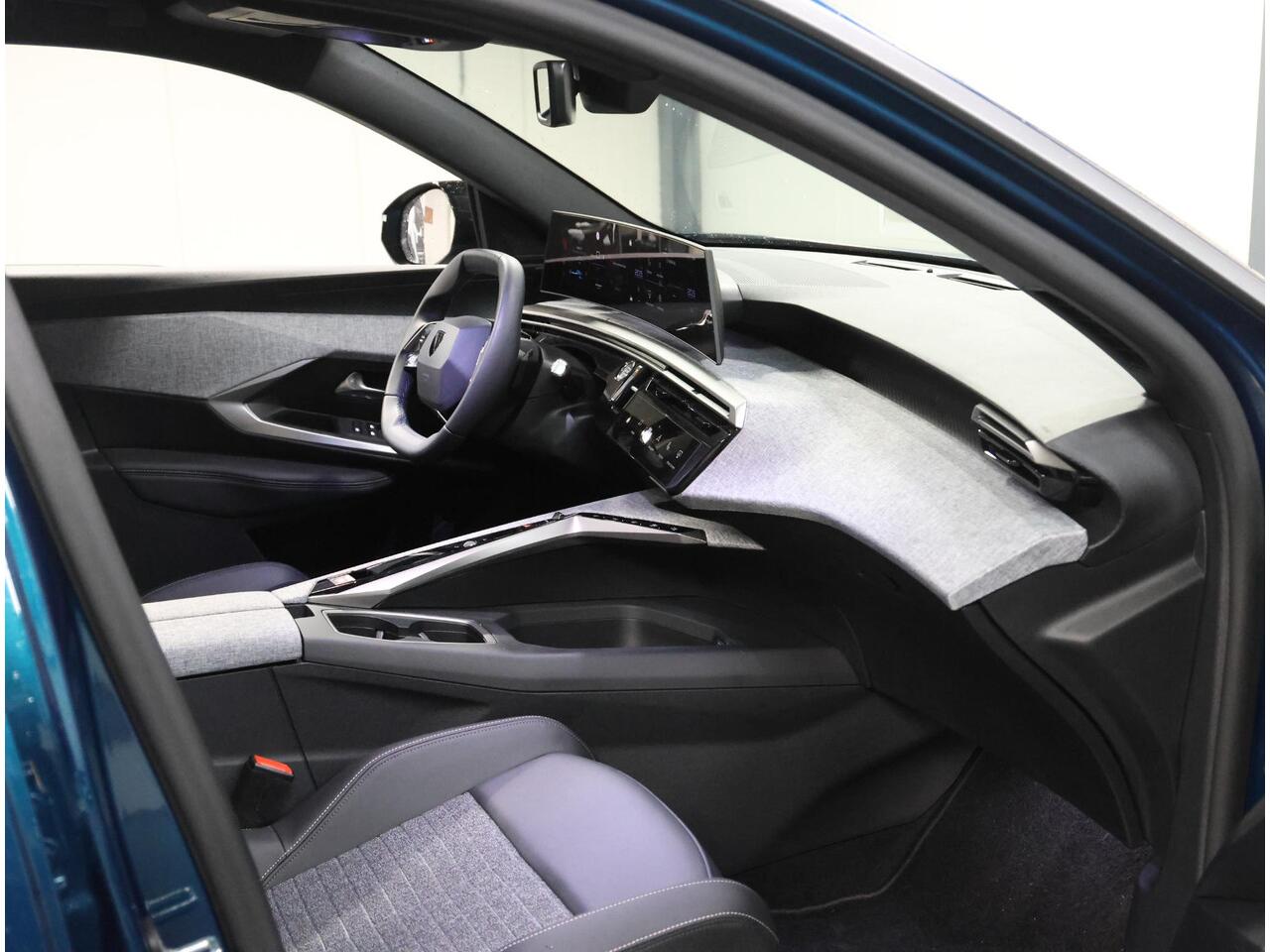 Peugeot 5008 e-5008 Allure Avantage 73 kWh 210PK | 1ste eigenaar | AUTOMAAT | AppleCarPlay/AndroidAuto | Adaptive Cruise Control | Camera | Sfeerverlichting | Virt.Cockpit | Keyless | Isofix | Privacy Glass | Parkeersensoren |