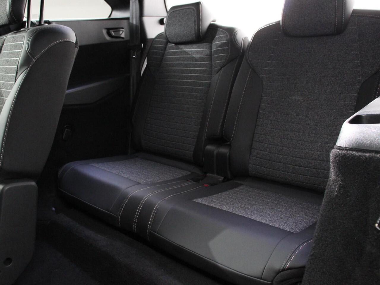 Peugeot 5008 1.2 Hybrid 145pk Automaat Allure 7p | Navigatie | Apple Carplay/Android Auto | Camera | Climate control | Dab | Led | Keyless start | Lichtmetalen Velgen | Parkeer sensoren