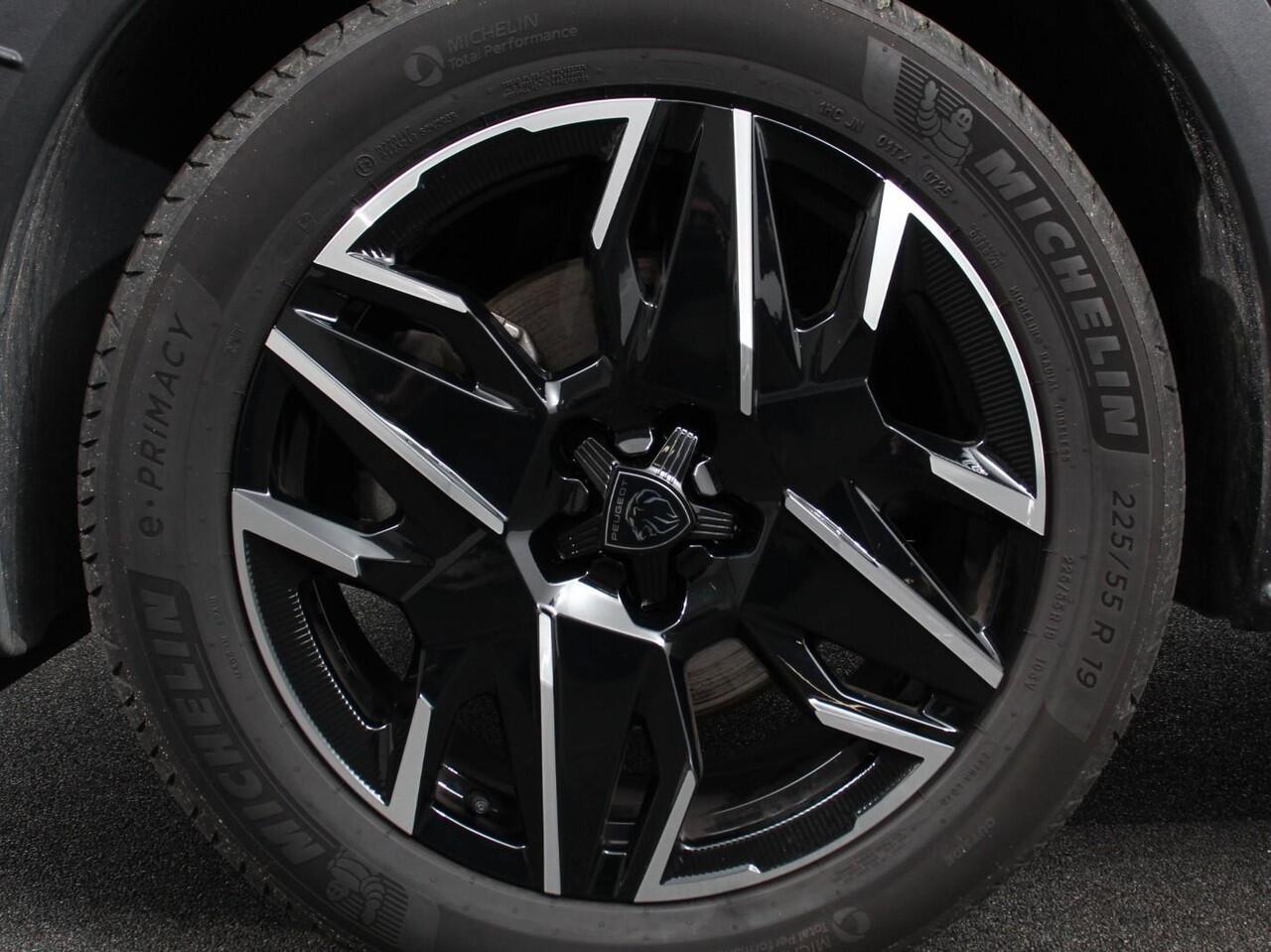 Peugeot 5008 1.2 Hybrid 145pk Automaat Allure 7p | Navigatie | Apple Carplay/Android Auto | Camera | Climate control | Dab | Led | Keyless start | Lichtmetalen Velgen | Parkeer sensoren