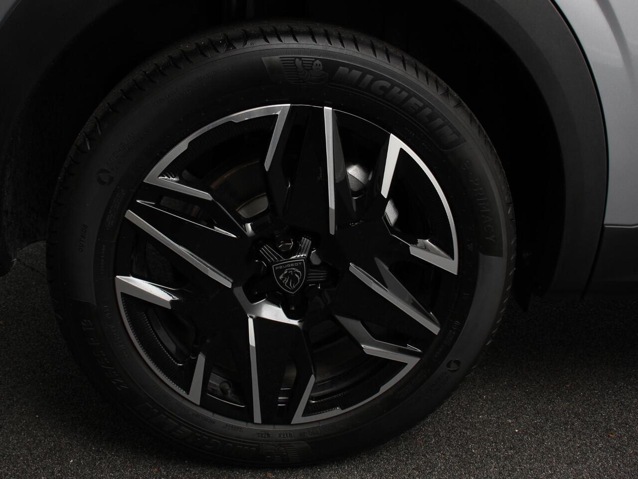 Peugeot 5008 1.2 Hybrid 136pk Allure Automaat | Navigatie | Apple Carplay/Android Auto | Cruise control | Climate control | LED | Parkeersensoren | Camera | Radio