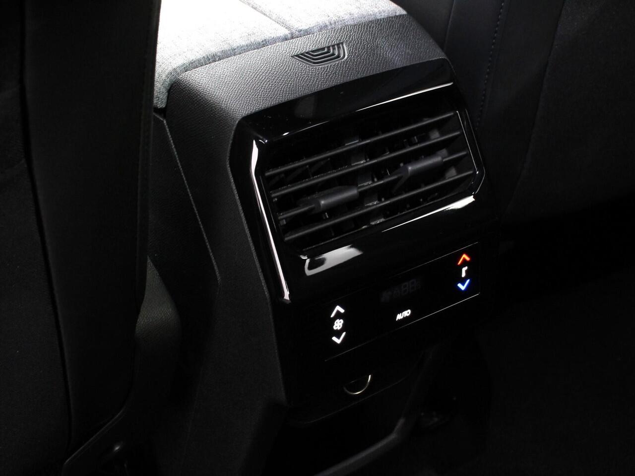 Peugeot 5008 1.2 Hybrid 145pk Automaat Allure 7p | Navigatie | Apple Carplay/Android Auto | Camera | Climate control | Dab | Led | Keyless start | Lichtmetalen Velgen | Parkeer sensoren