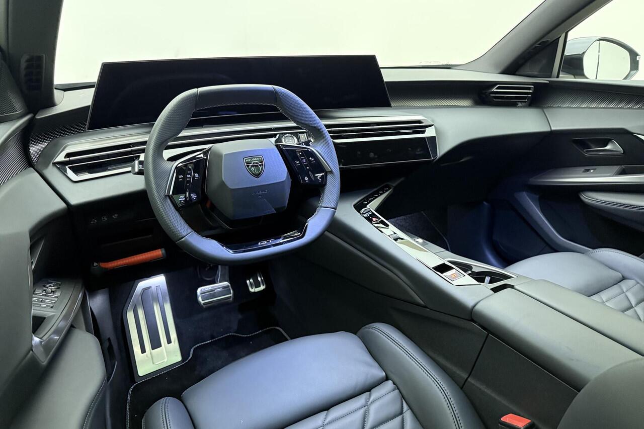 Peugeot 5008 1.6 Plug-in Hybrid GT 195 PK | Automaat | Lederen bekleding | Panoramisch schuifdak Pack | Mistral Executive Interior (GT) | 360 vision & Drive Assist Plus Pack (GT) | Demo