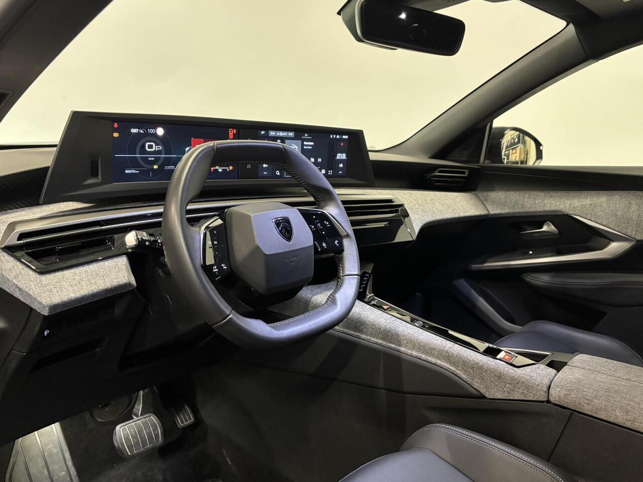 Peugeot 5008 1.2 Hybrid 136pk Allure Automaat Navigatie Cruise control Climate control LED Parkeersensoren Camera Apple Carplay/ Android Auto Radio