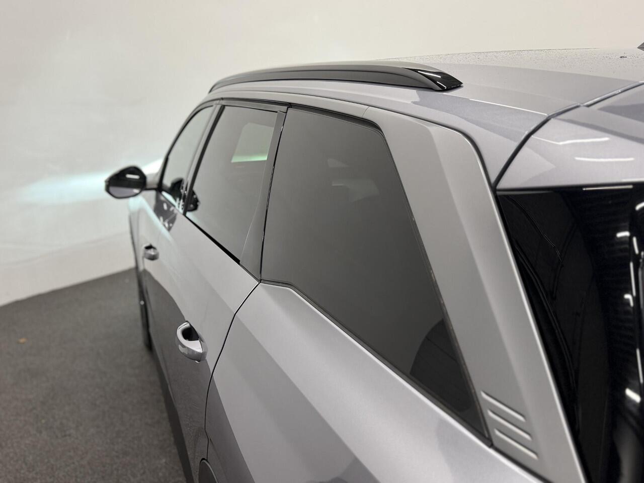 Peugeot 5008 1.2 Hybrid 136pk Allure Automaat | Navigatie | Cruise control | Climate control | LED | Parkeersensoren | Camera | Apple Carplay/ Android Auto | Radio