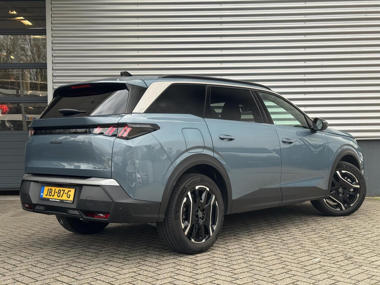 Peugeot 5008 Allure 1.6 HYbrid PHEV 225pk e-DCS7 | PANORAMIC NAVIGATION | 7-ZITS | STOEL- EN STUURVERW. | KEYLESS | ISOFIX | ADAPTIVE CRUISE |