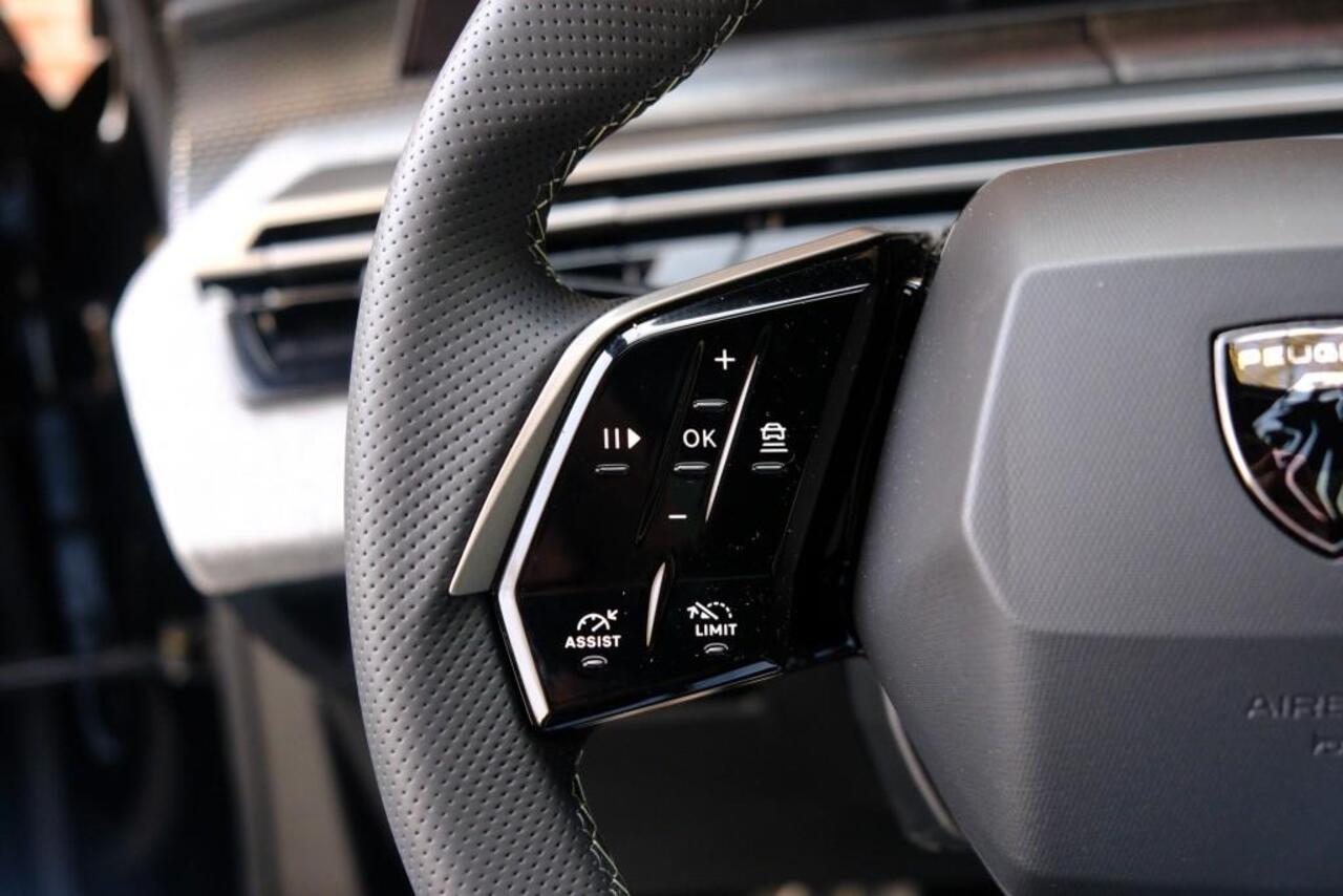 Peugeot 5008 1.2 Hybrid 145pk e-DCS6 GT 7 Persoons | Navi | App Connect | Adaptive Cruise | Panoramadak | Camera | Keyless | Stoelverwarming | Elektrische Achterklep | PDC