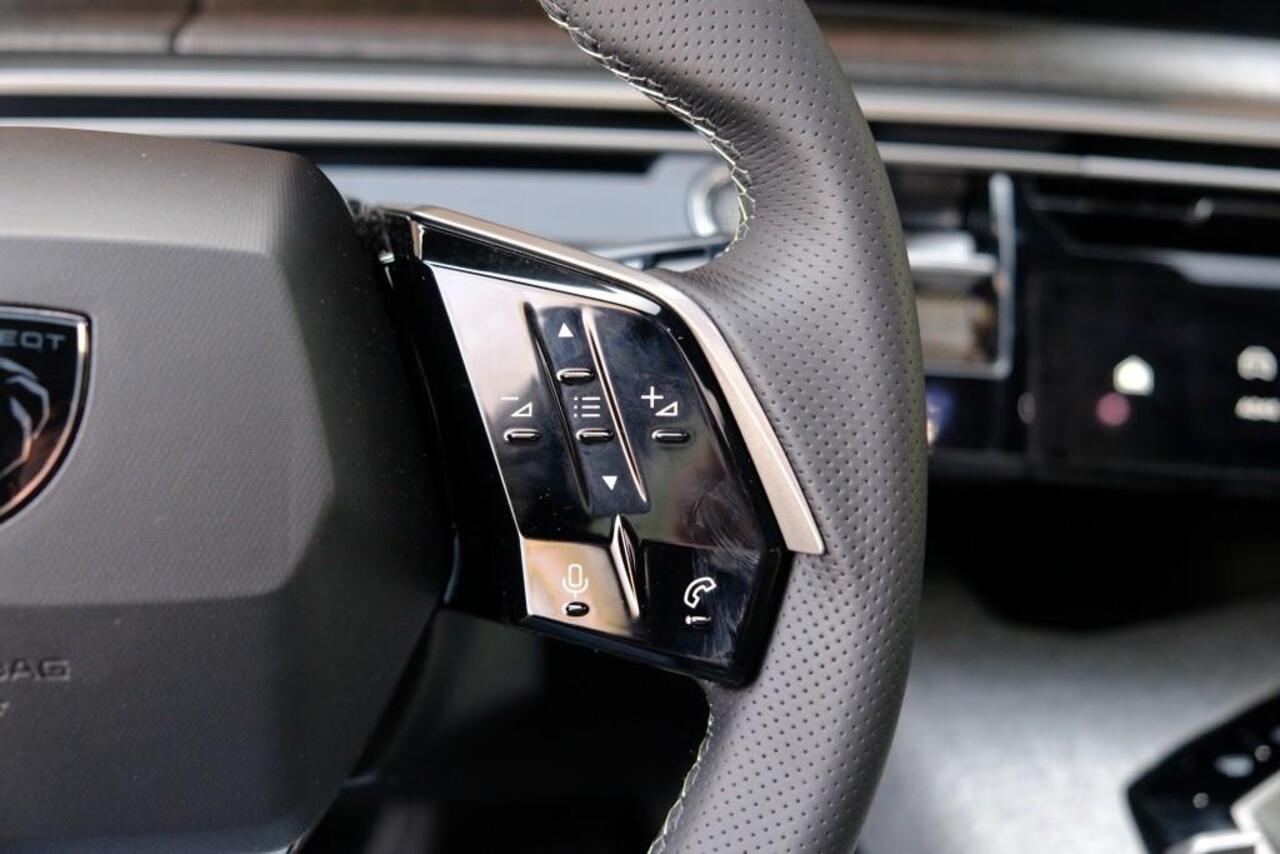 Peugeot 5008 1.2 Hybrid 145pk e-DCS6 GT 7 Persoons | Navi | App Connect | Adaptive Cruise | Panoramadak | Camera | Keyless | Stoelverwarming | Elektrische Achterklep | PDC