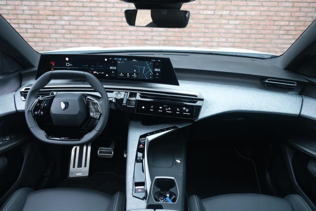 Peugeot 5008 1.2 Hybrid 145pk e-DCS6 GT 7 Persoons | Navi | App Connect | Adaptive Cruise | Panoramadak | Camera | Keyless | Stoelverwarming | Elektrische Achterklep | PDC