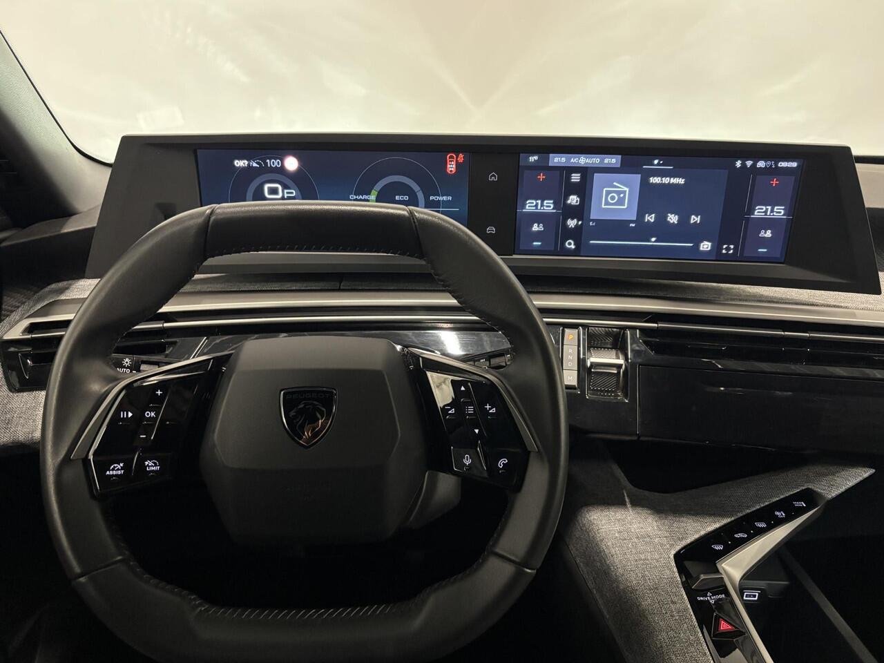 Peugeot 5008 1.2 Hybrid 136 pk Allure Automaat Navigatie Cruise control Climate control LED Camera Apple Carplay/ Android Auto