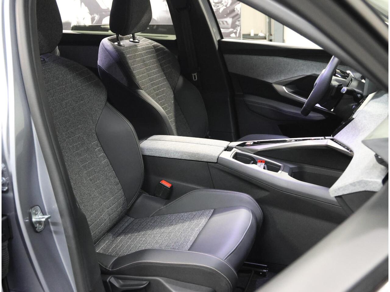 Peugeot 5008 1.2 Hybrid 145PK Allure | 1ste eigenaar | Camera | AppleCarPlay/AndroidAuto | Cruise Control | Climate Control | Camera | 7 PERSOONS! | Navigatie | Isofix | Parkeersensoren | FULL LED | Privacy Glass |