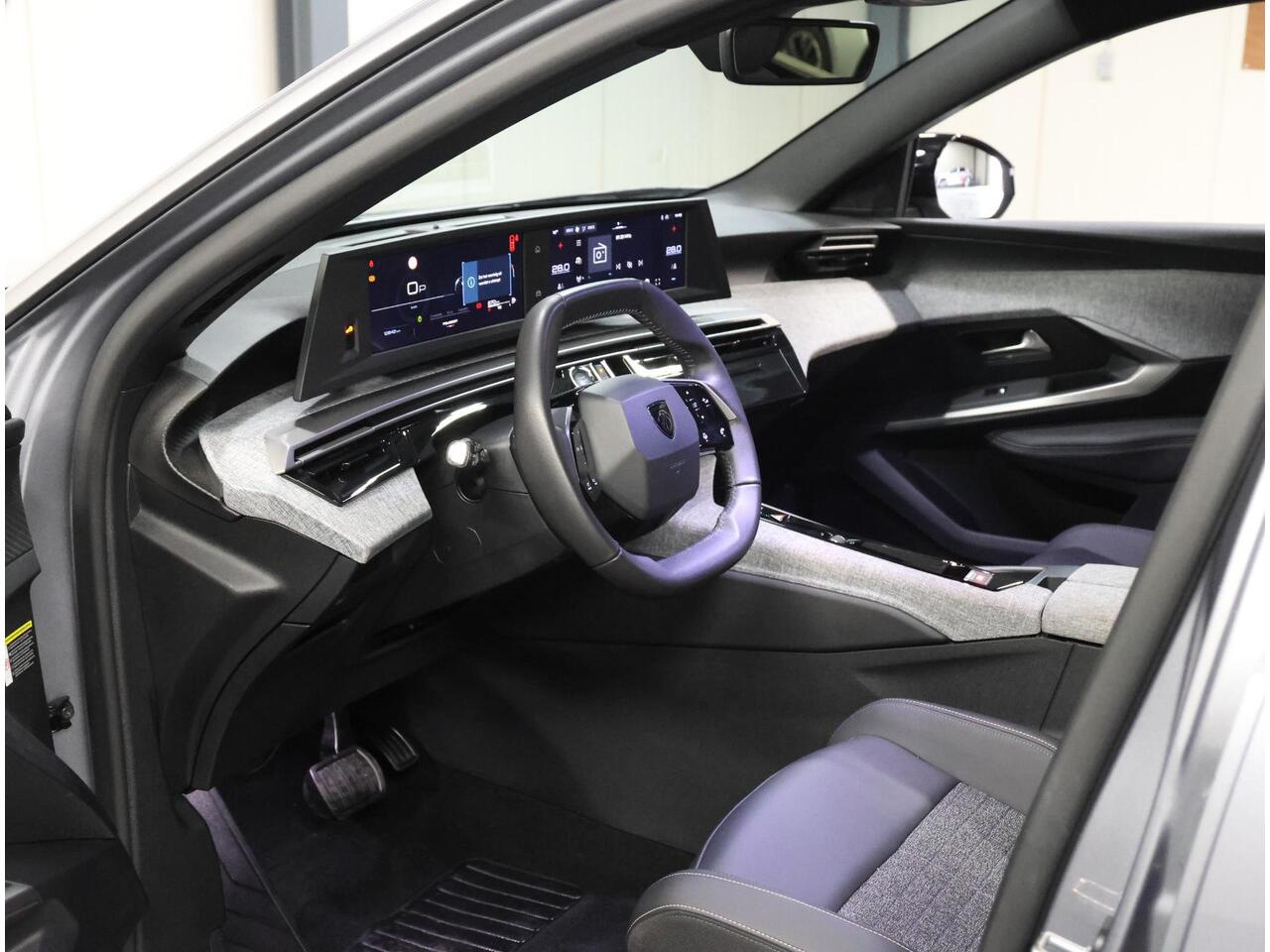 Peugeot 5008 1.2 Hybrid 145PK Allure | 1ste eigenaar | Camera | AppleCarPlay/AndroidAuto | Cruise Control | Climate Control | Camera | 7 PERSOONS! | Navigatie | Isofix | Parkeersensoren | FULL LED | Privacy Glass |